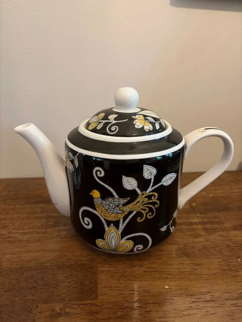 Vera Bradley Black and Yellow Floral Yellow Bird Ceramic Teapot - Beautiful 🦋